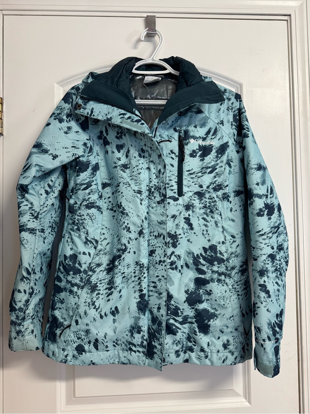 Columbia Women's Aqua and Navy Printed Ski Jacket
